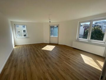 Zentral gelegene, frisch sanierte, helle Zweizimmerwohnung mit großer Wohnküche, Schillingstr. 21, 50670 Köln