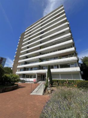 Charmante Zweizimmerwohnung mit Balkon und Panoramablick – !! Renovierungsarbeiten im Gange !!, 51427 Bergisch Gladbach